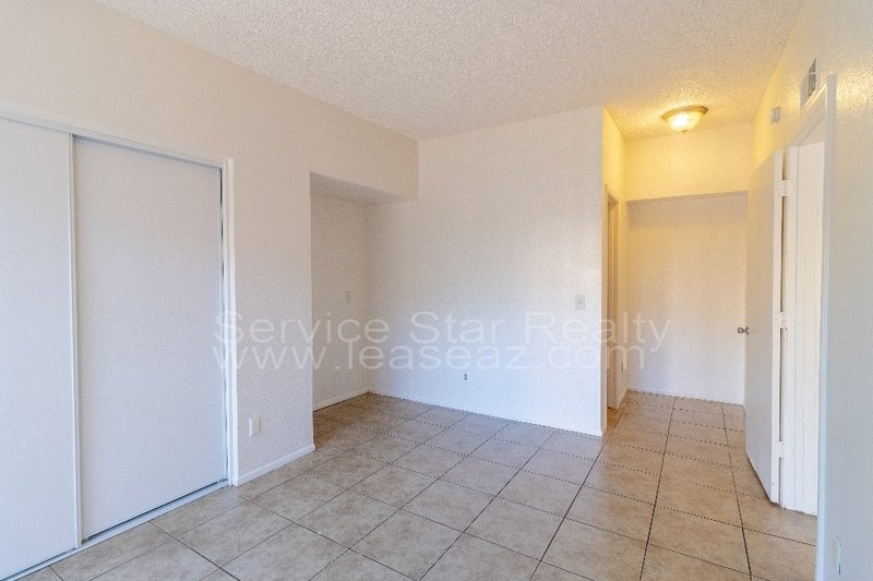 Large 3 bedroom 3 bath near 51 and 101 freeway! property image