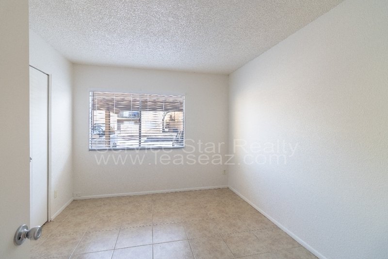 Large 3 bedroom 3 bath near 51 and 101 freeway! property image