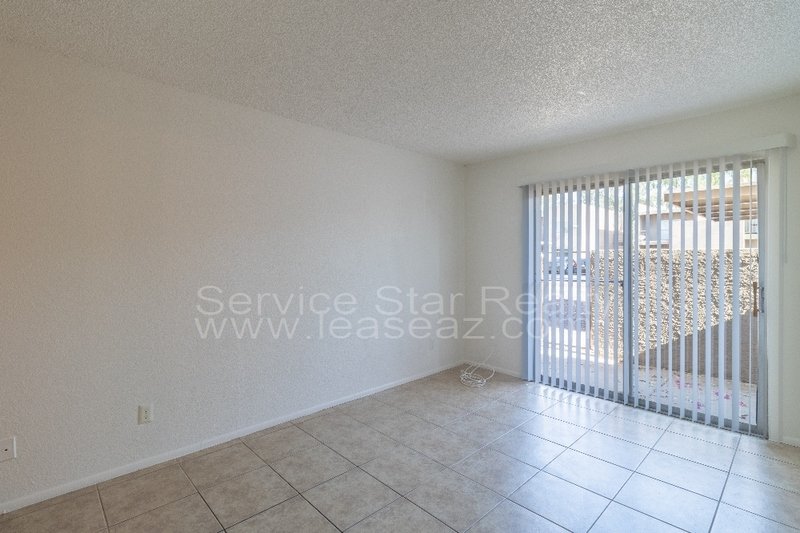 Large 3 bedroom 3 bath near 51 and 101 freeway! property image