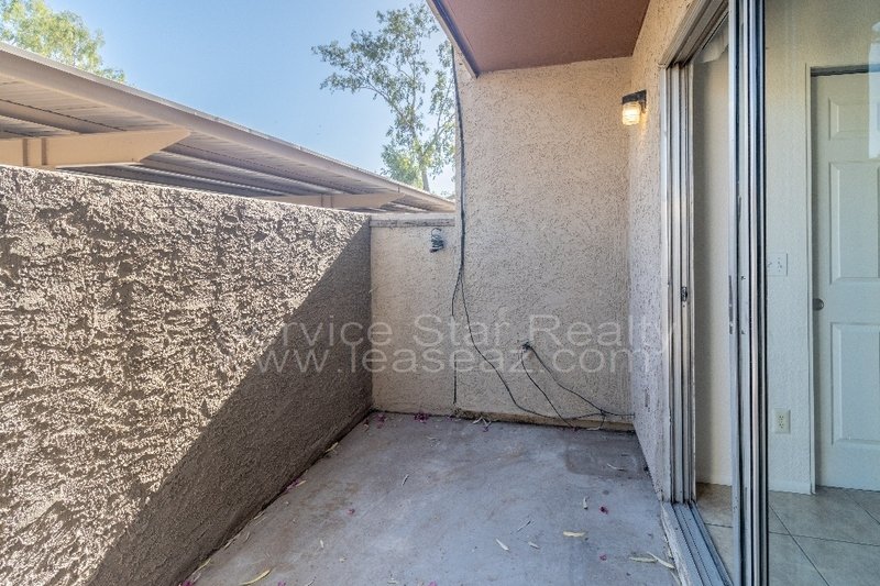 Large 3 bedroom 3 bath near 51 and 101 freeway! property image