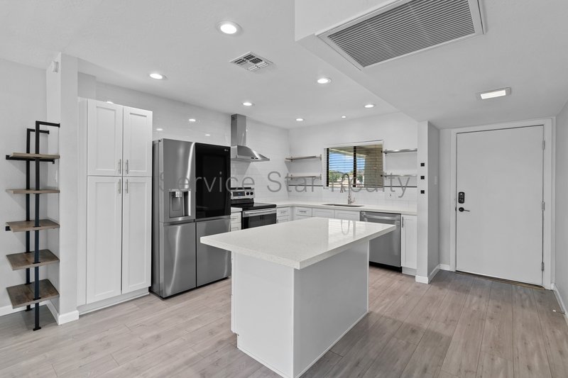 **MOVE IN SPECIAL -- 1 MONTH FREE RENT!!** property image