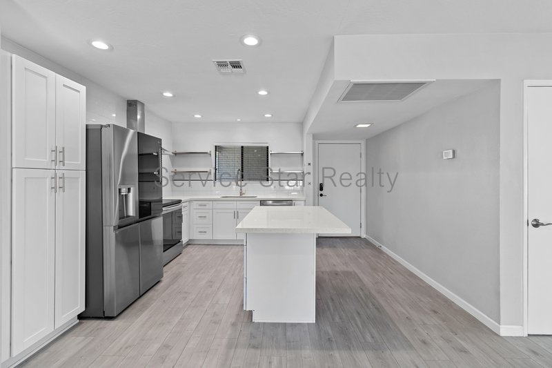 **MOVE IN SPECIAL -- 1 MONTH FREE RENT!!** property image