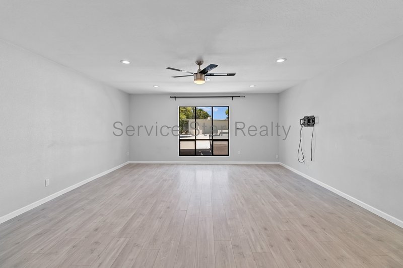**MOVE IN SPECIAL -- 1 MONTH FREE RENT!!** property image