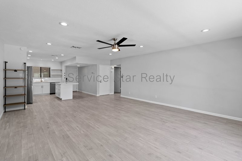 **MOVE IN SPECIAL -- 1 MONTH FREE RENT!!** property image