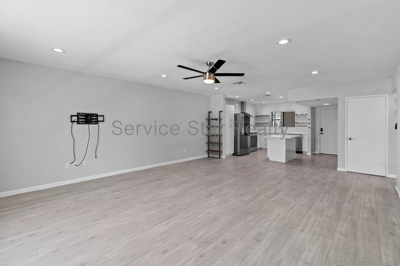 **MOVE IN SPECIAL -- 1 MONTH FREE RENT!!** property image