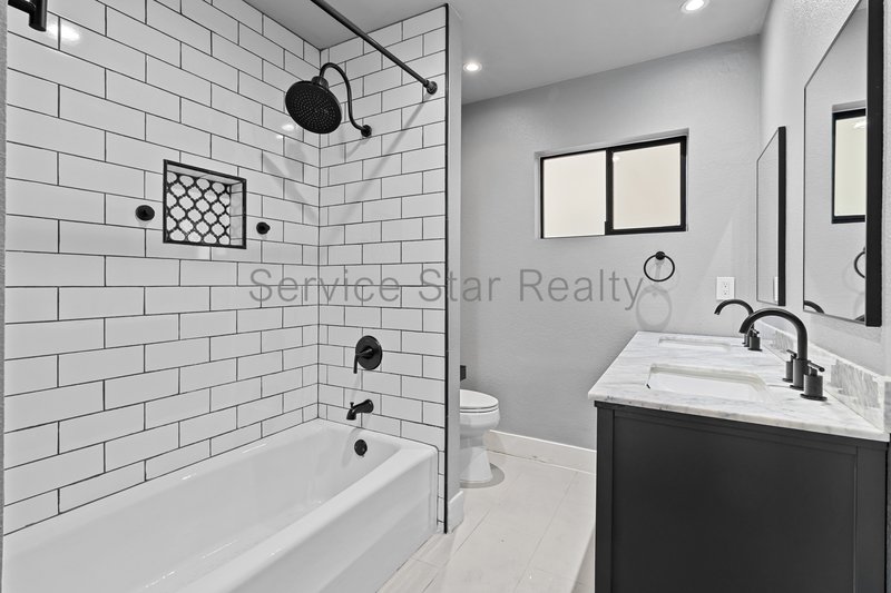 **MOVE IN SPECIAL -- 1 MONTH FREE RENT!!** property image