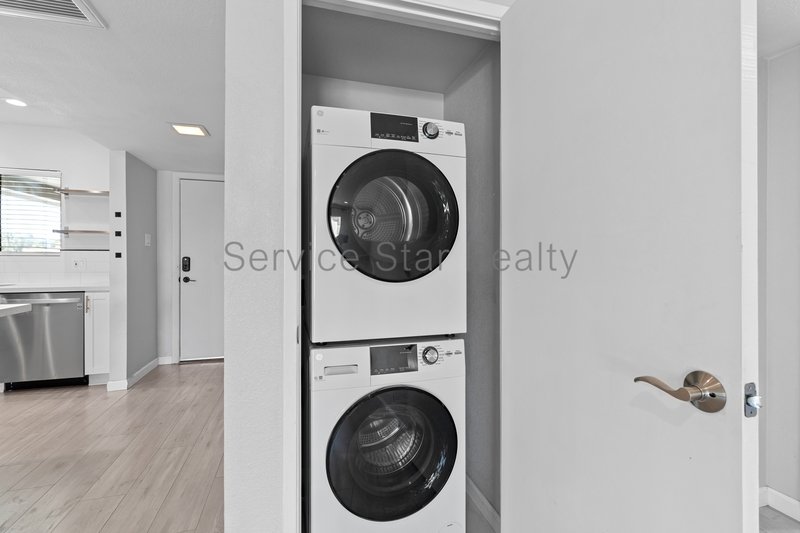 **MOVE IN SPECIAL -- 1 MONTH FREE RENT!!** property image
