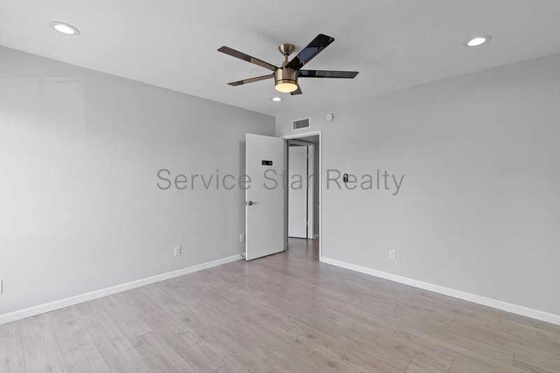 **MOVE IN SPECIAL -- 1 MONTH FREE RENT!!** property image