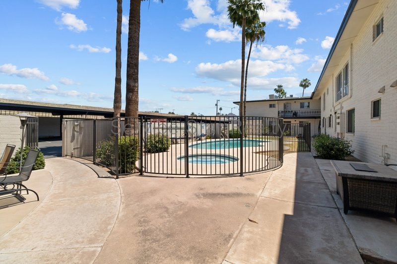 **MOVE IN SPECIAL -- 1 MONTH FREE RENT!!** property image