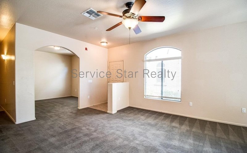 3 bedroom, 2.5 Bath + Den in North Phoenix property image