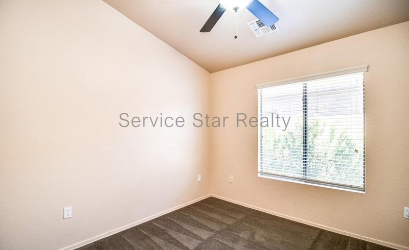 3 bedroom, 2.5 Bath + Den in North Phoenix property image