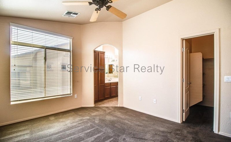 3 bedroom, 2.5 Bath + Den in North Phoenix property image