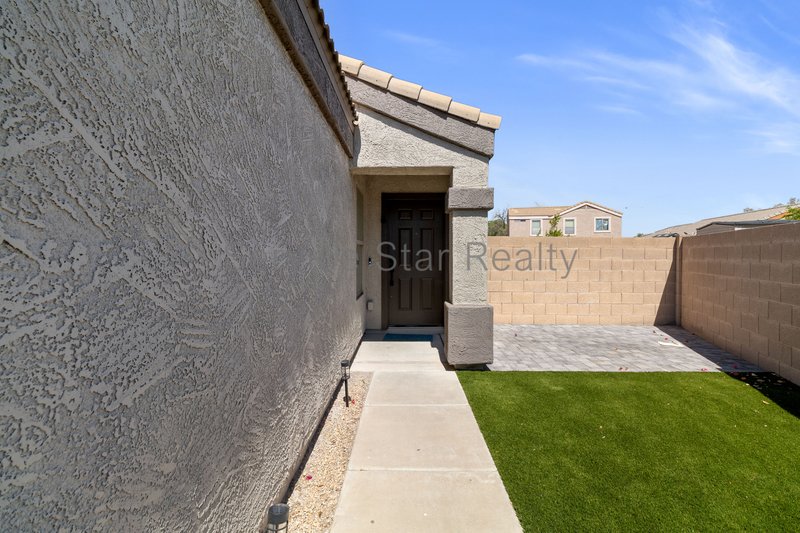 Beautifully upgraded home!! property image