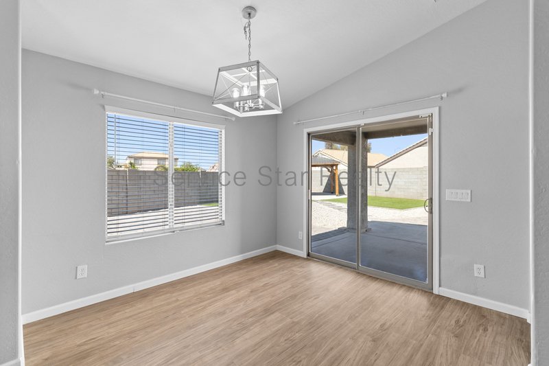 Beautifully upgraded home!! property image