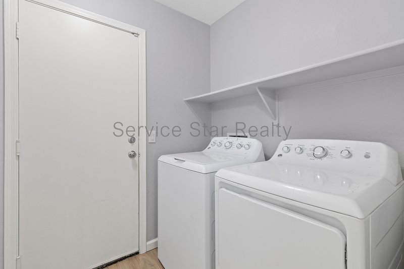Beautifully upgraded home!! property image