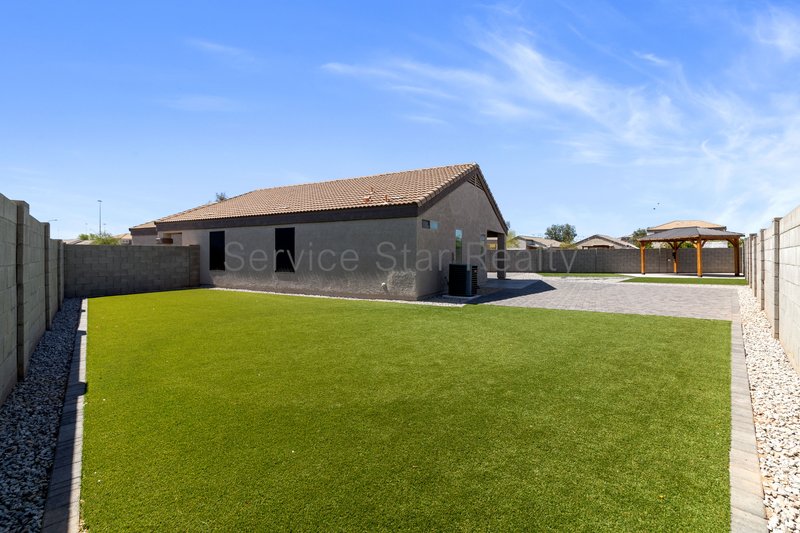 Beautifully upgraded home!! property image
