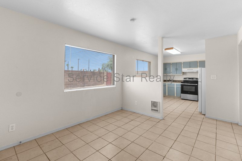 First floor Apt in Convenient Baseline Corridor Location property image