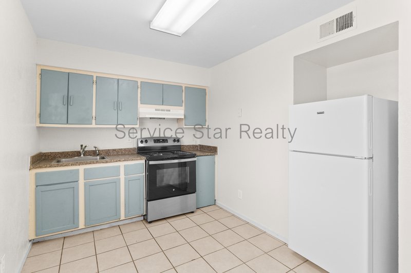 First floor Apt in Convenient Baseline Corridor Location property image