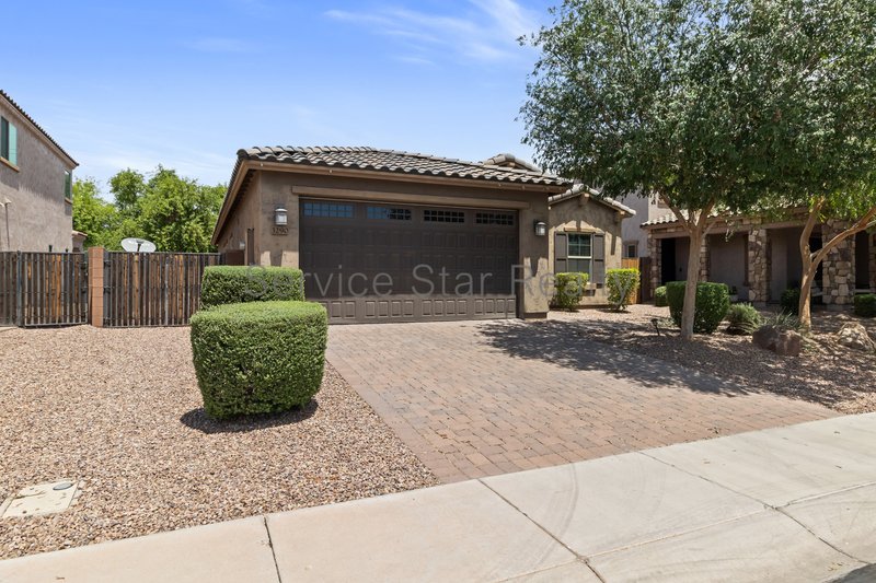 3290 E Wisteria Pl property image