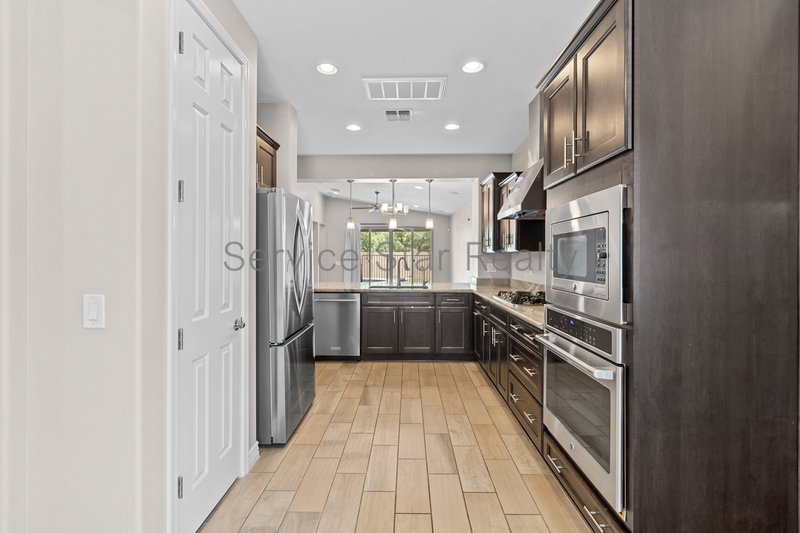 3290 E Wisteria Pl property image