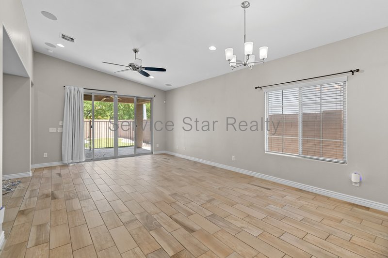 3290 E Wisteria Pl property image