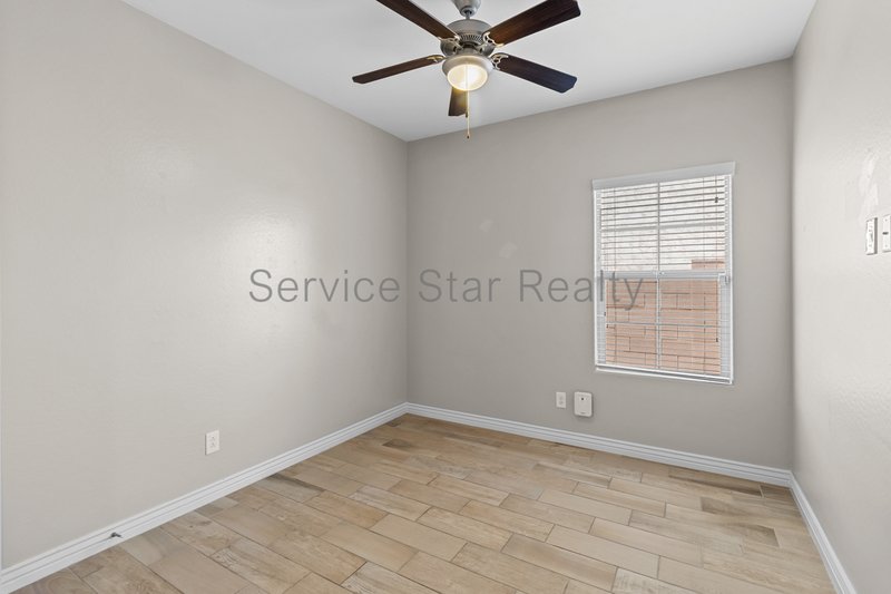 3290 E Wisteria Pl property image