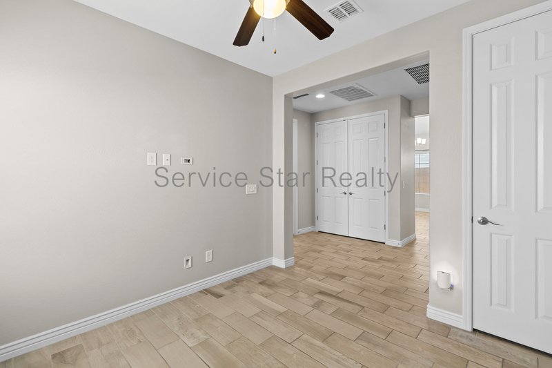 3290 E Wisteria Pl property image