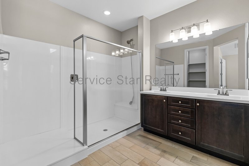 3290 E Wisteria Pl property image