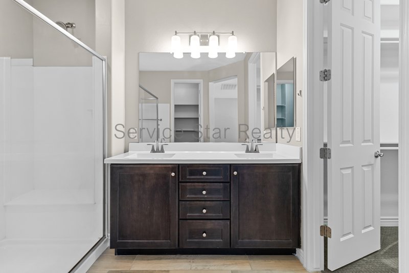 3290 E Wisteria Pl property image