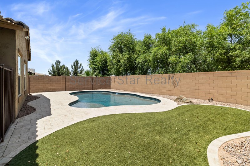 3290 E Wisteria Pl property image