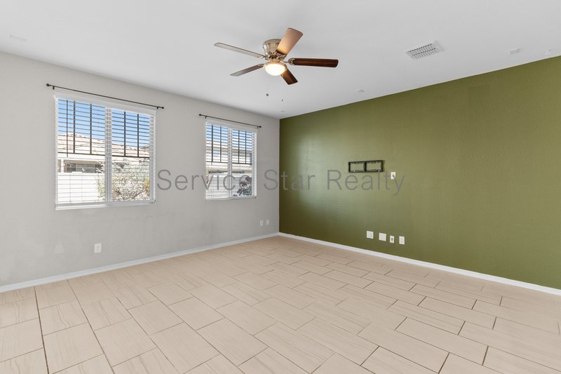 5710 N 107th Ln property image