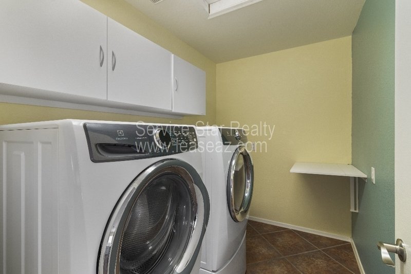 3 bedroom 2 bath with backyard oasis!! property image
