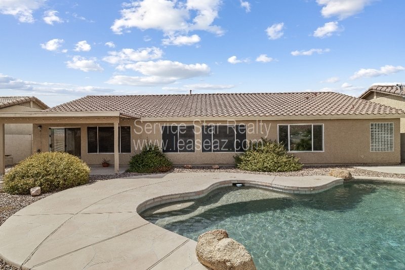 3 bedroom 2 bath with backyard oasis!! property image