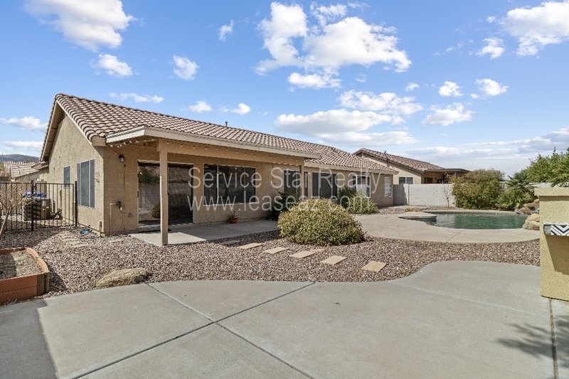 3 bedroom 2 bath with backyard oasis!! property image