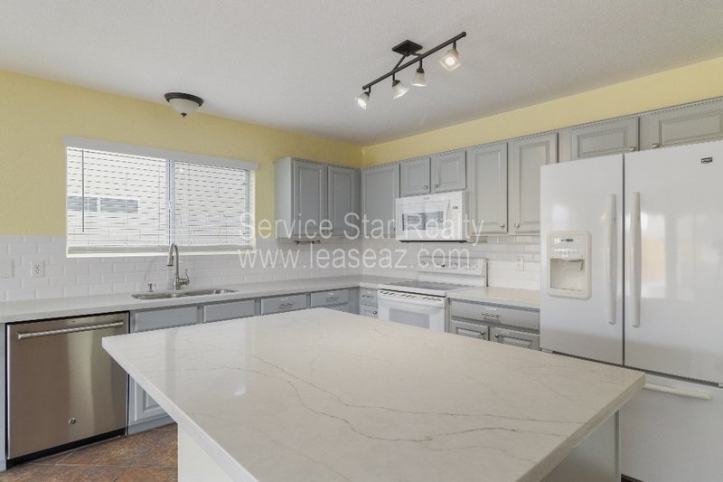 3 bedroom 2 bath with backyard oasis!! property image