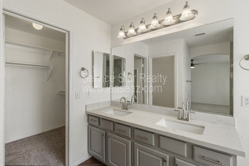 3 bedroom 2 bath with backyard oasis!! property image