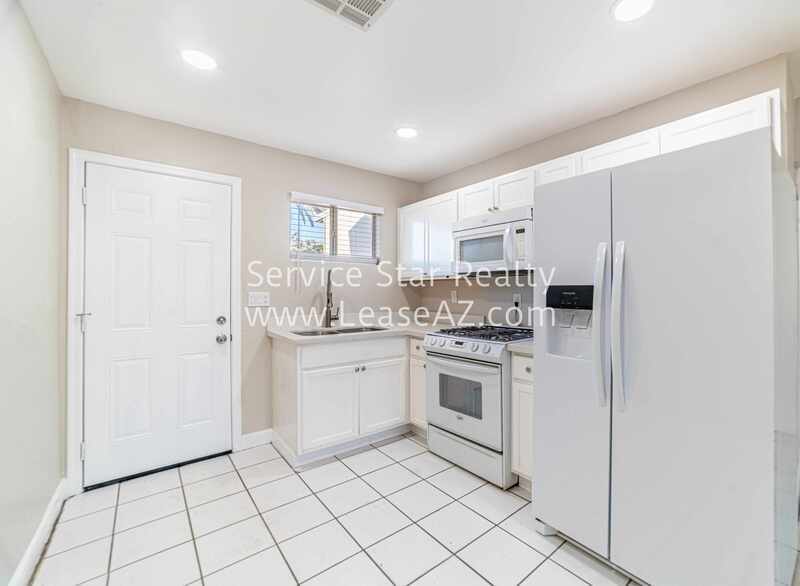2 bedroom 1 bath Glendale Apt! Backyard + W/D Hookups property image