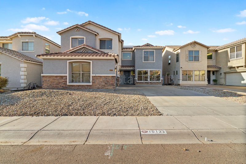 Large Tolleson Home in Sunset Farms with 3 car Garage and Private Pool property image