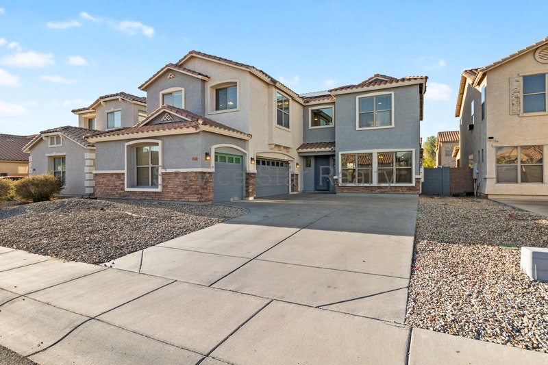 Large Tolleson Home in Sunset Farms with 3 car Garage and Private Pool property image