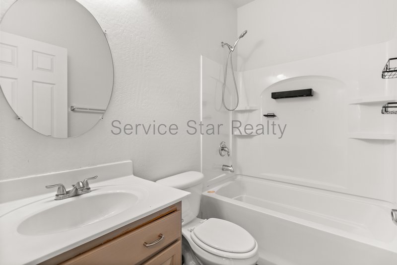 Large Tolleson Home in Sunset Farms with 3 car Garage and Private Pool property image