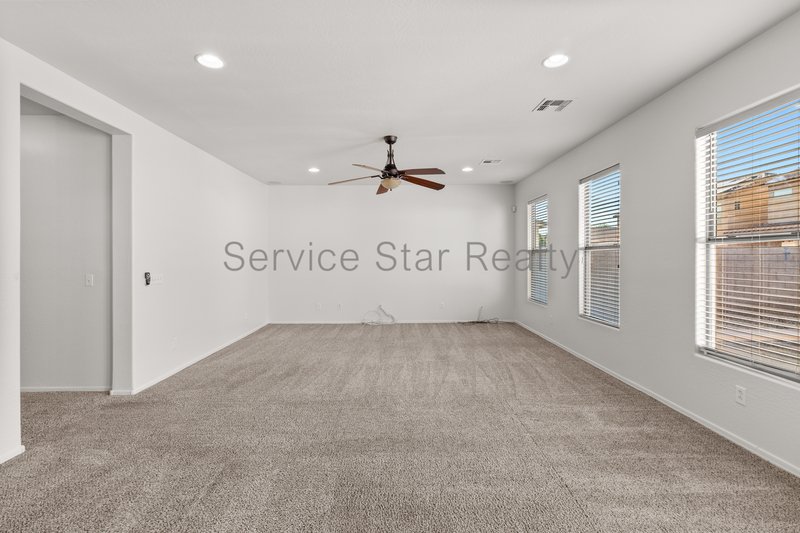 Large Tolleson Home in Sunset Farms with 3 car Garage and Private Pool property image