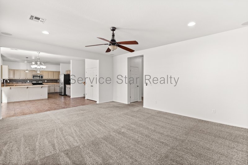 Large Tolleson Home in Sunset Farms with 3 car Garage and Private Pool property image