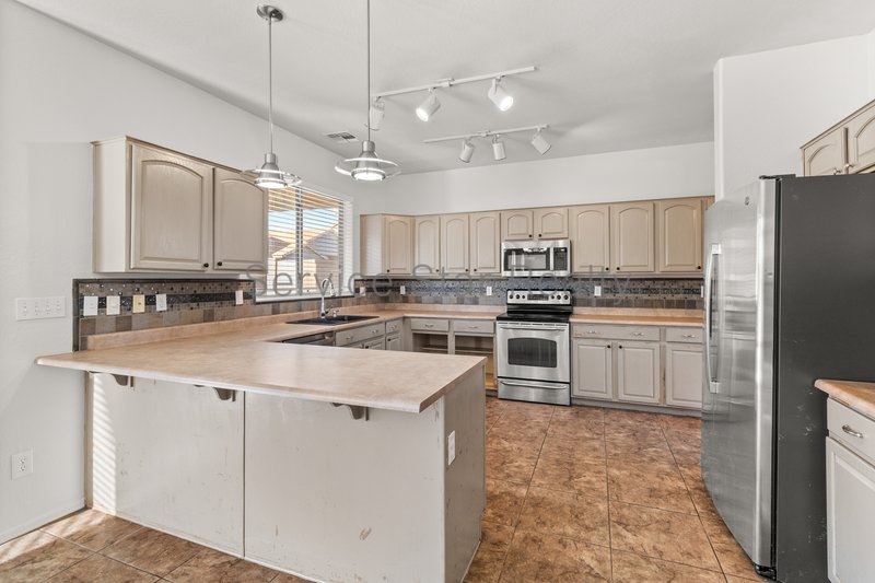 Large Tolleson Home in Sunset Farms with 3 car Garage and Private Pool property image