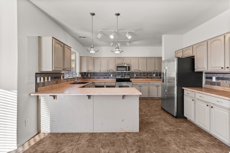 Large Tolleson Home in Sunset Farms with 3 car Garage and Private Pool property image
