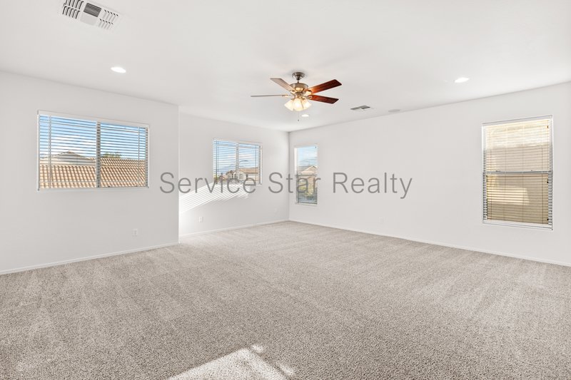 Large Tolleson Home in Sunset Farms with 3 car Garage and Private Pool property image