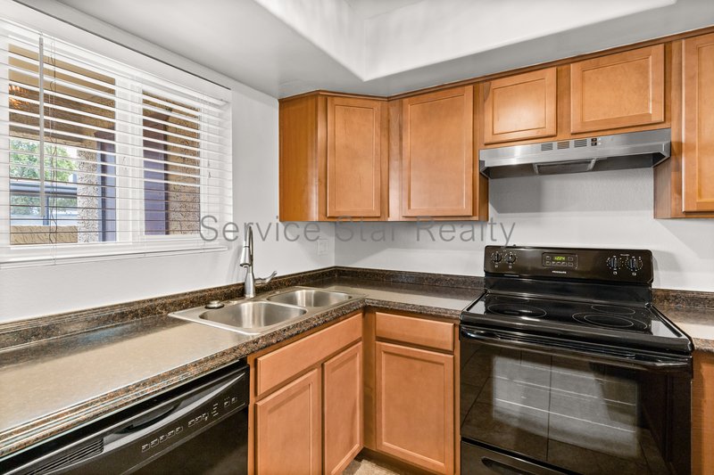 Charming 2 Bedroom, 2 Bath Condo in Prime Phoenix Location ? Steps f property image