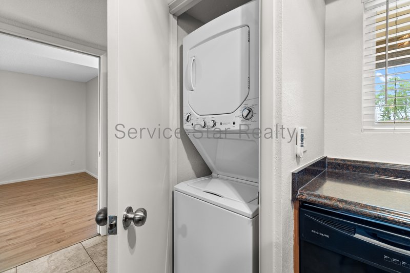 Charming 2 Bedroom, 2 Bath Condo in Prime Phoenix Location ? Steps f property image