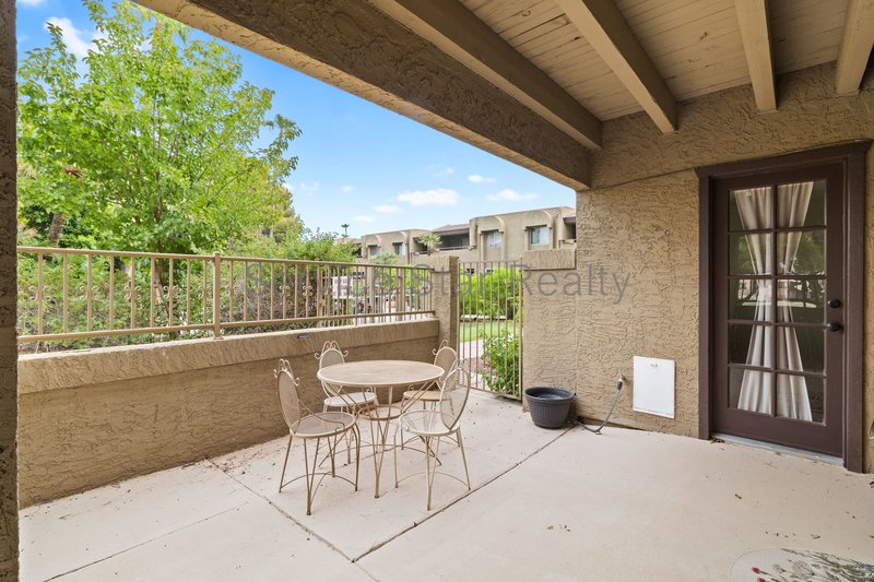 Charming 2 Bedroom, 2 Bath Condo in Prime Phoenix Location ? Steps f property image