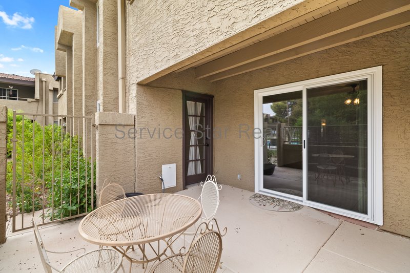 Charming 2 Bedroom, 2 Bath Condo in Prime Phoenix Location ? Steps f property image