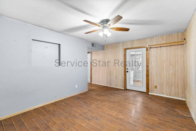 Glendale Home on large lot with Solar and A Pool! property image